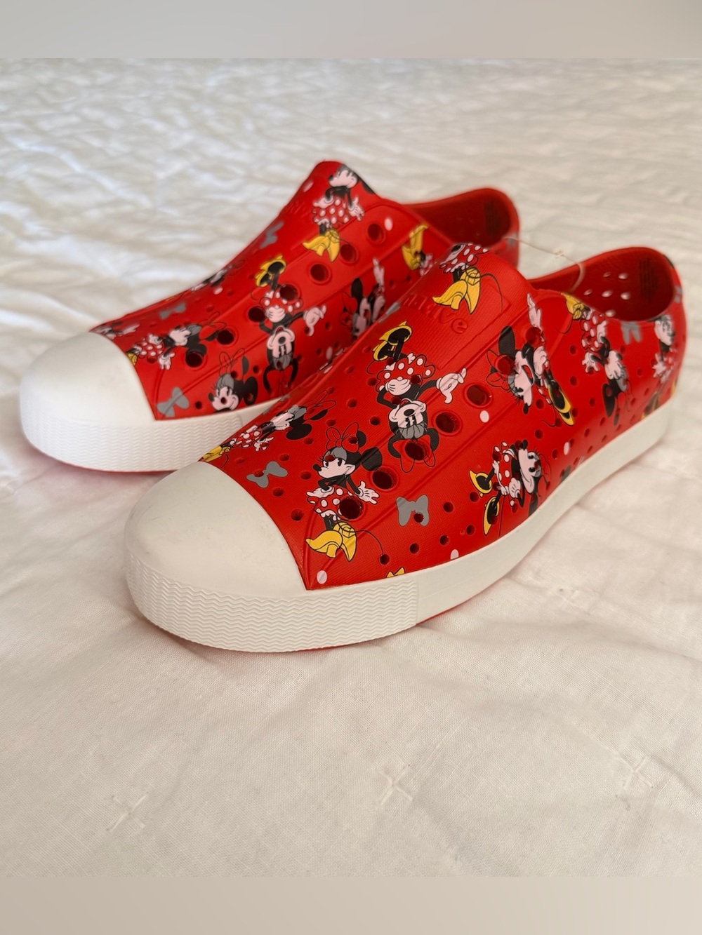 NEW Disney x Native Minnie Mouse Slip On Shoes Sneakers Womens 9 Red Jefferson